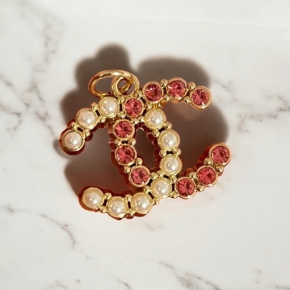 Pearl Chanel Necklace - Picture 1 of 3